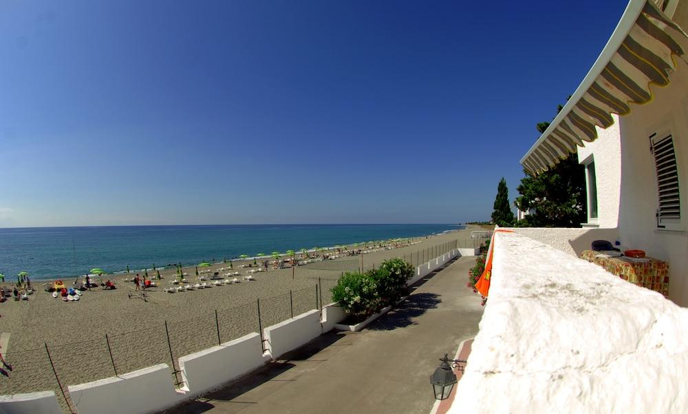 Hotel Villaggio Club Altalia Brancaleone Экстерьер фото