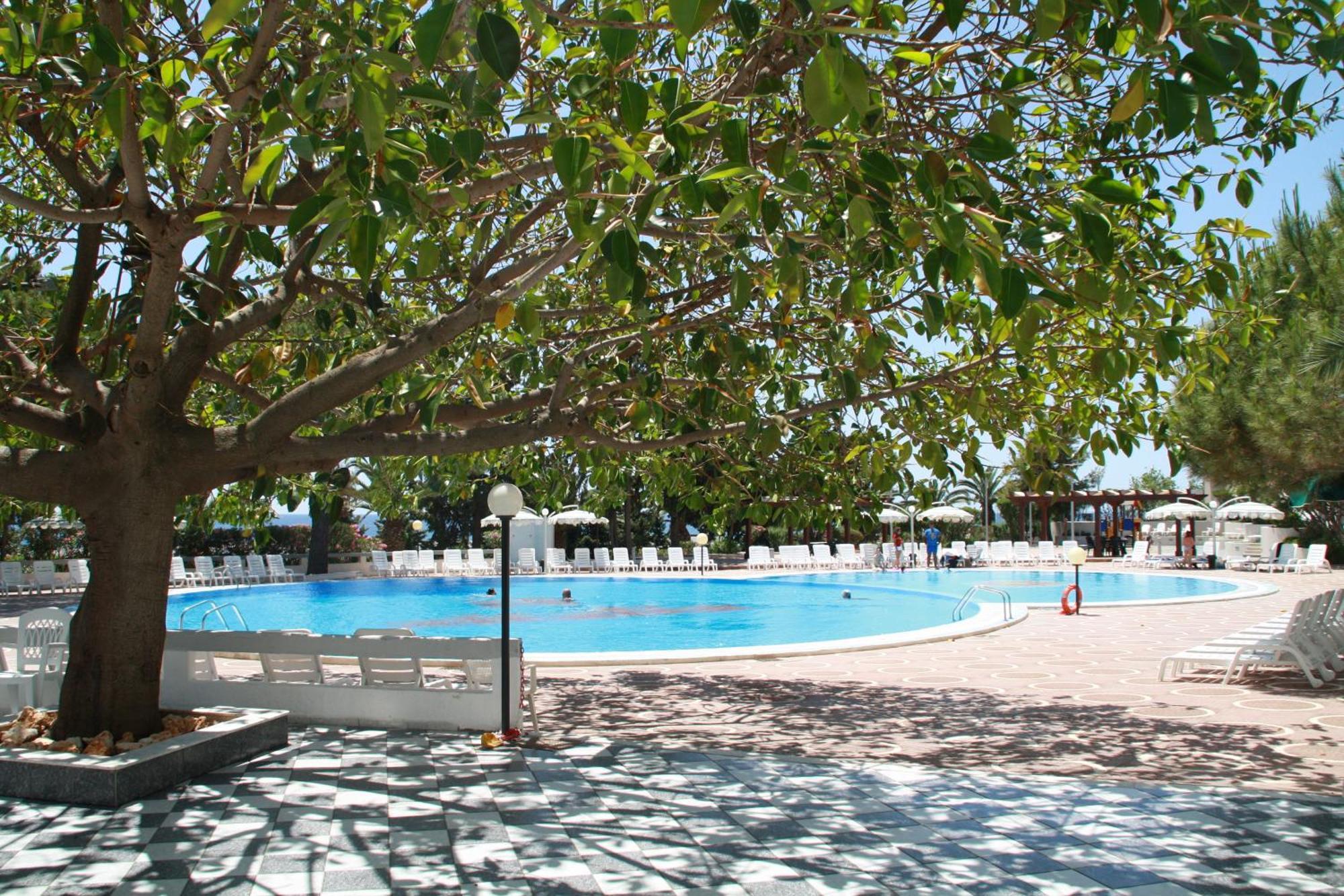 Hotel Villaggio Club Altalia Brancaleone Экстерьер фото