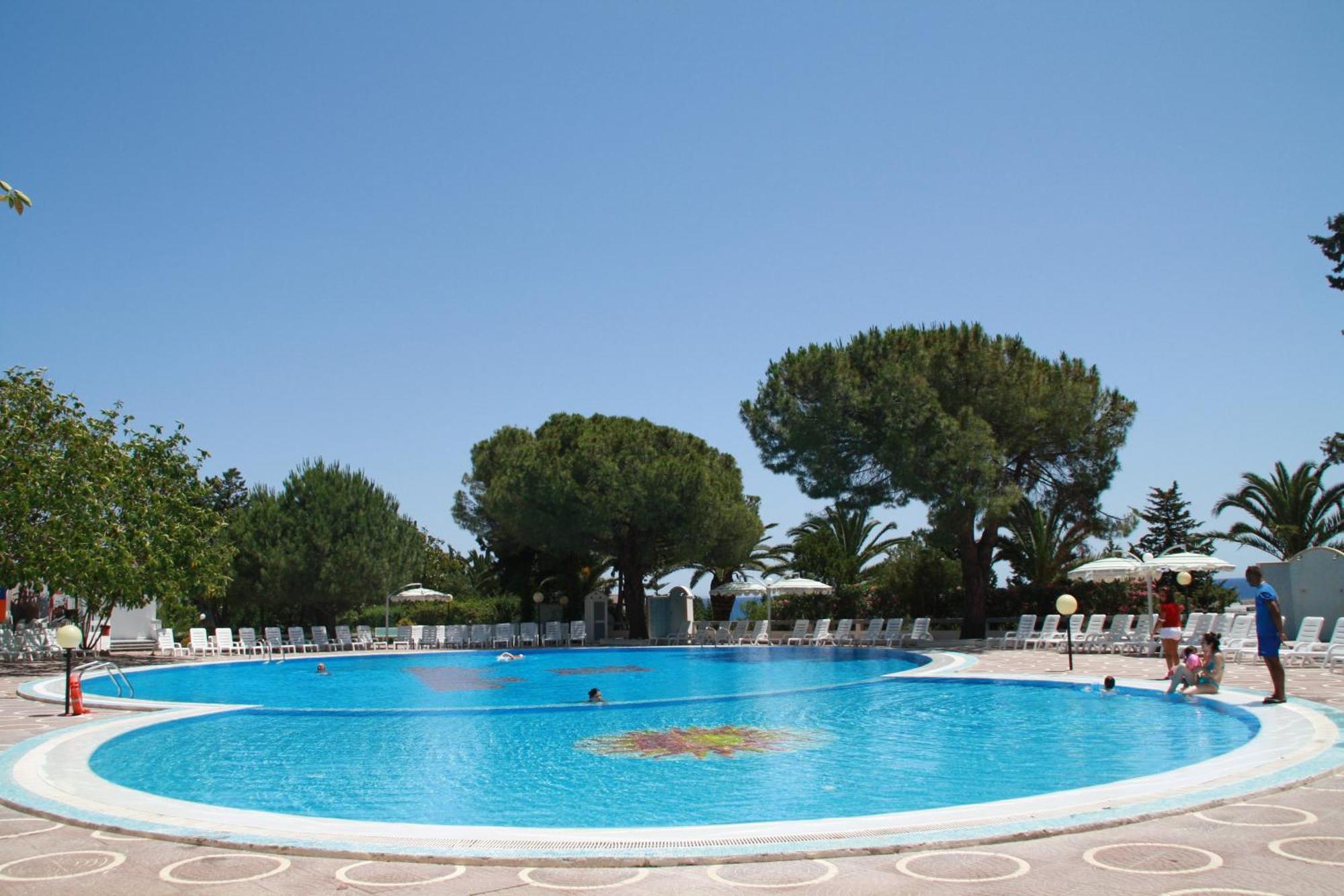 Hotel Villaggio Club Altalia Brancaleone Экстерьер фото